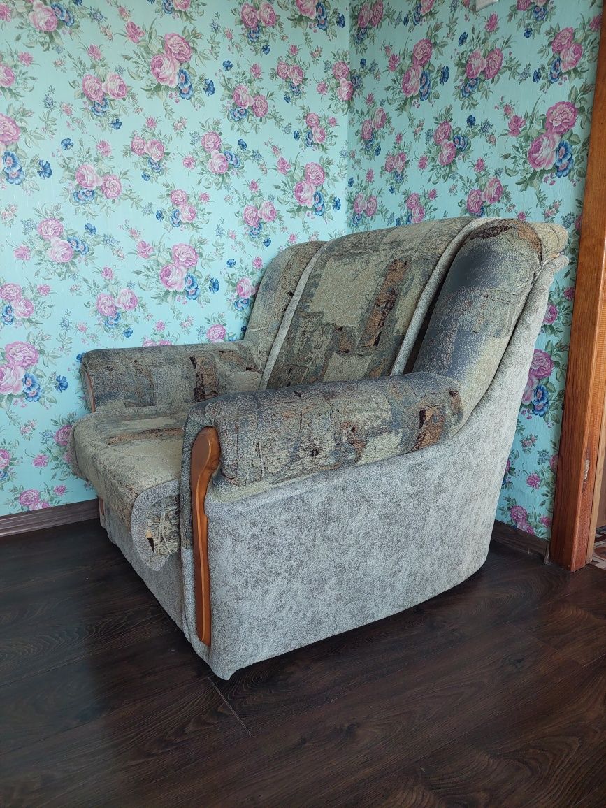 Мебель кресло серого цвета мягкое раскладное 1м /1,1 м