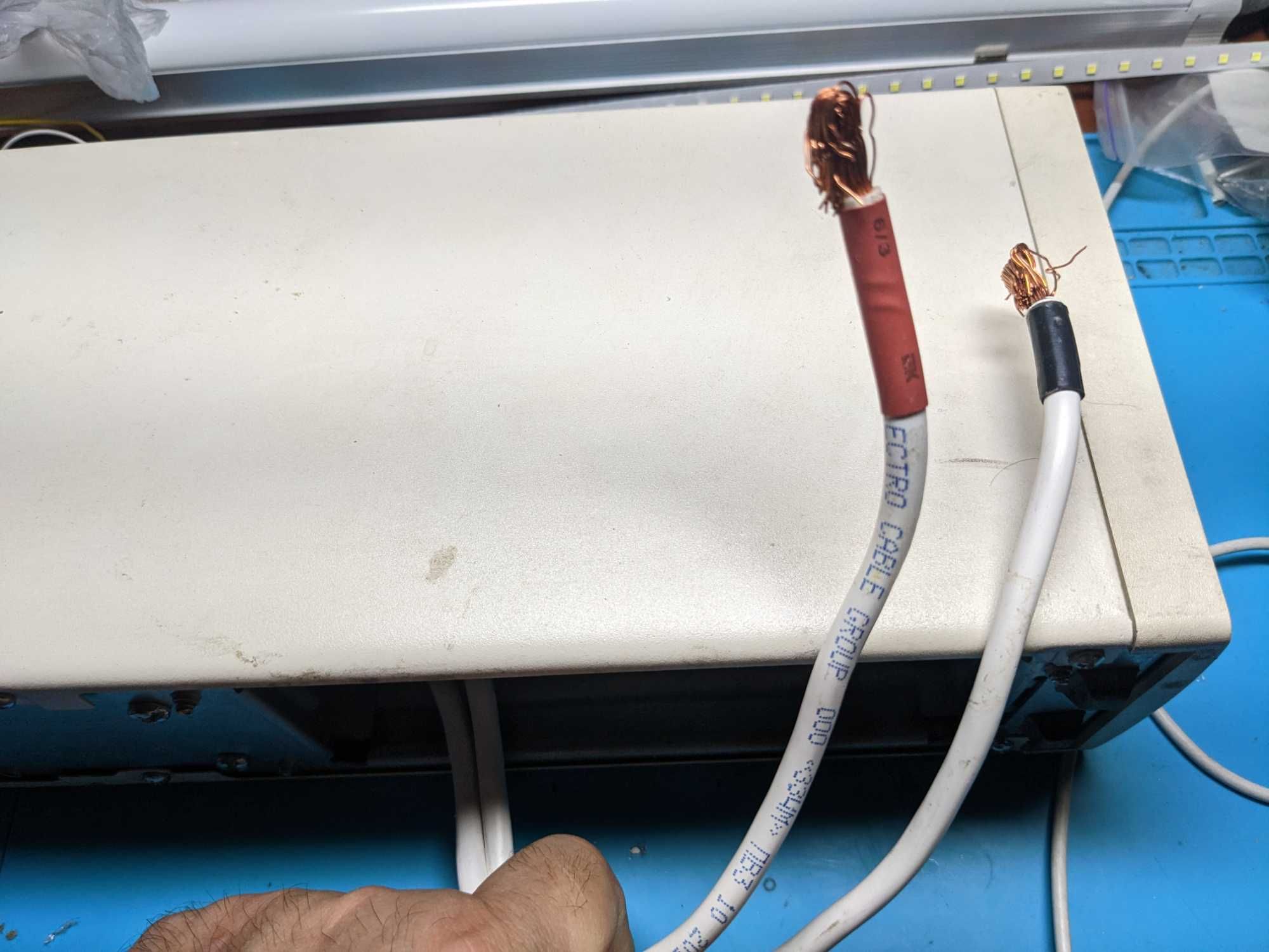 APC Back-UPS 500 USB (BK500EI) + кабелі зовнішього аккумулятора.