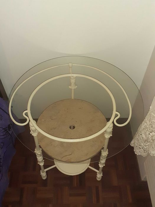 Mesa em ferro e  pedra