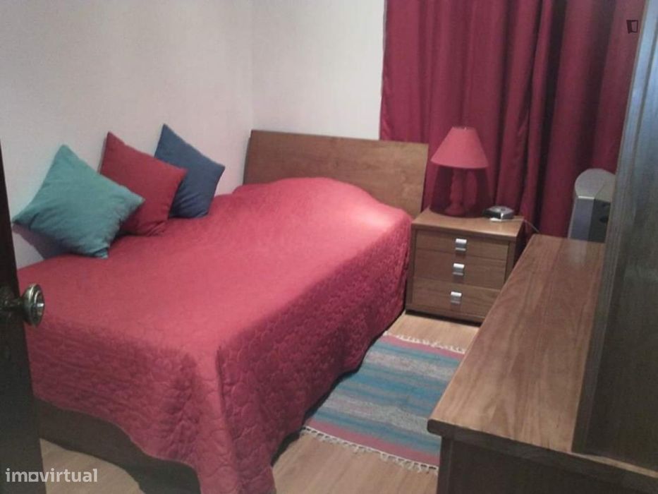 Quarto - localizado em Penha de França Lisbon