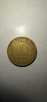 Продам монету 10 centimes