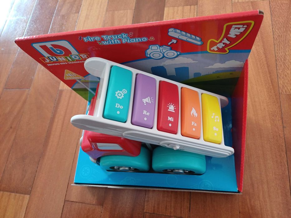 Brinquedo prenda criança bebé Carro bombeiro com piano NOVO