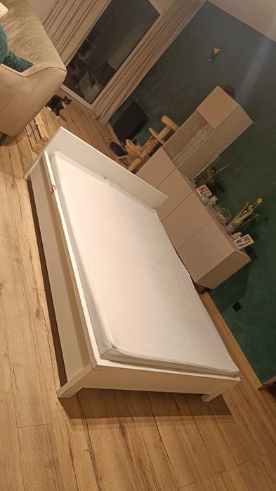 Łóżko sypialniane z materacem 140x200