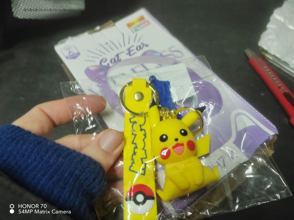 Portachaves C/ Boneco Pokémon Picachu e Eevee