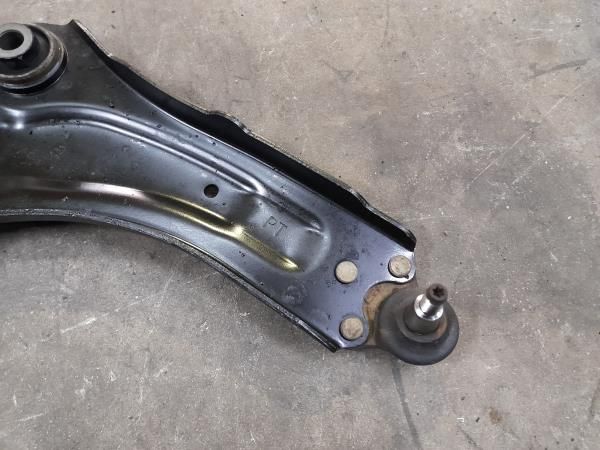 Braço de suspensão frente esquerdo RENAULT Megane III Société (BZ0_)