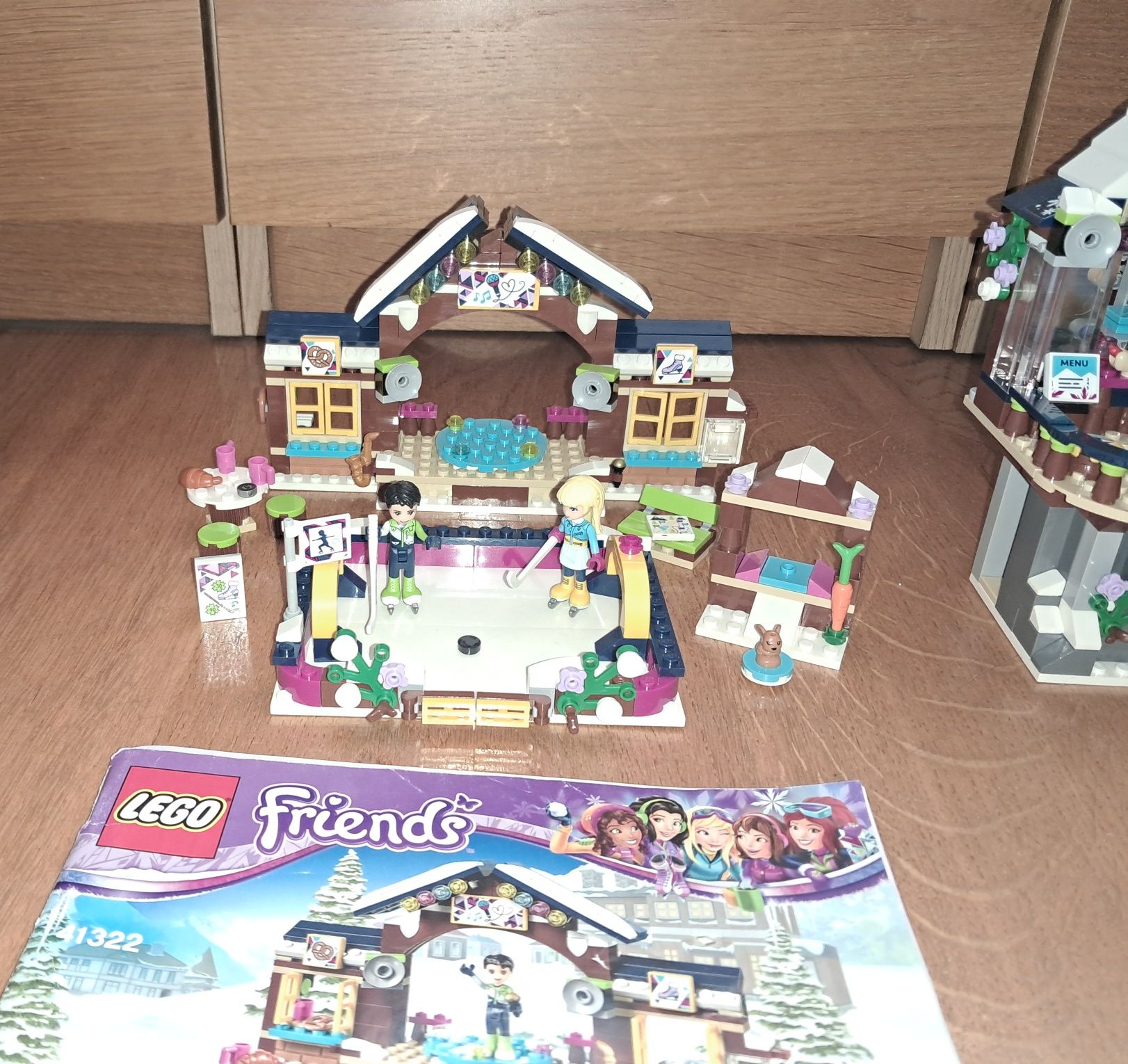 LEGO® 41322 Friends - Lodowisko w zimowym kurorcie kompletny