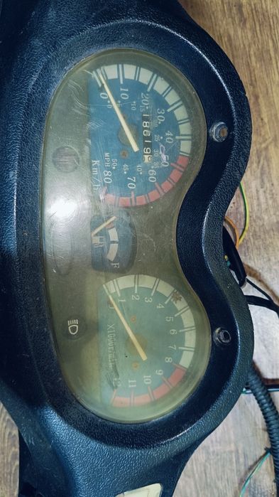 Obudowa zegary okablowanie