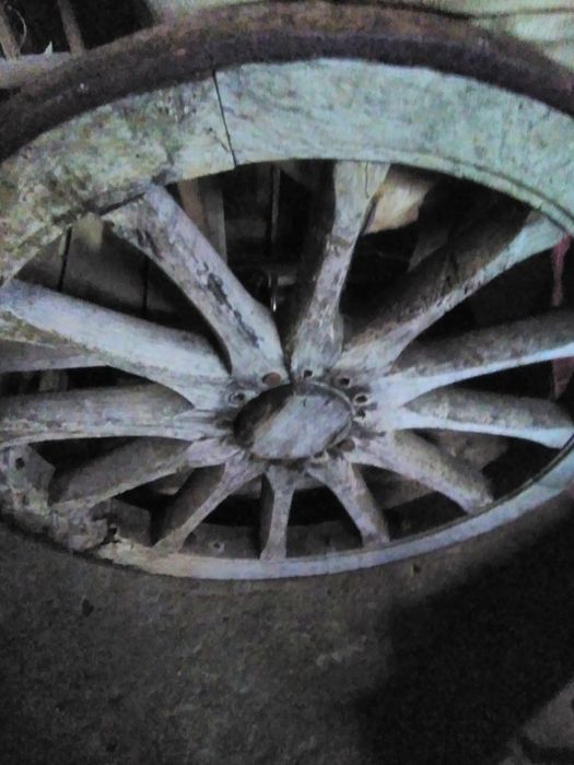 Roda antiga militar