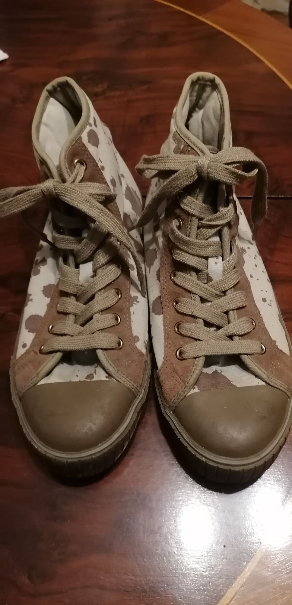 Tenis bota estampado como novo, tamanho 43