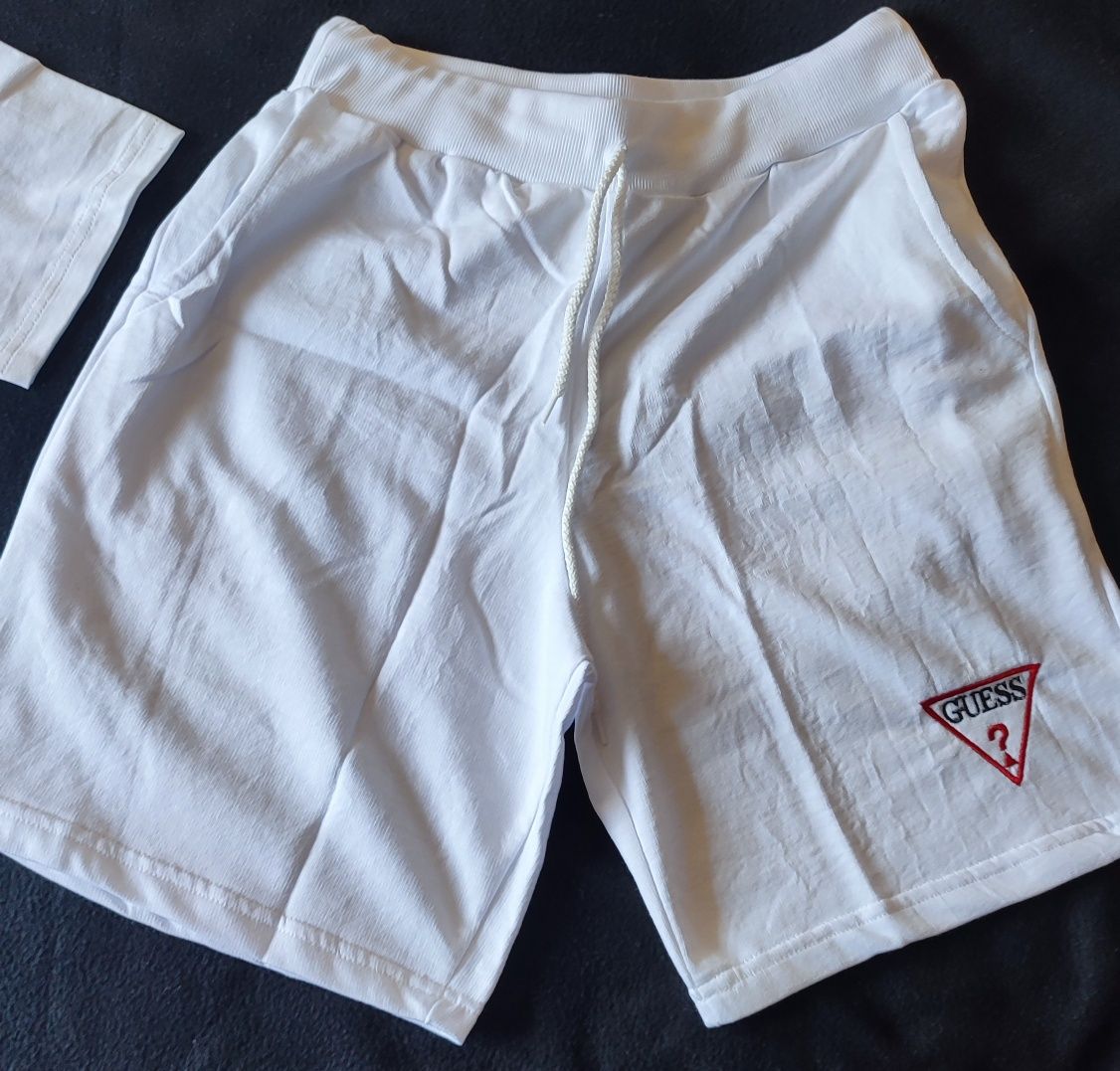Conjunto Guess - T-shirt e calção