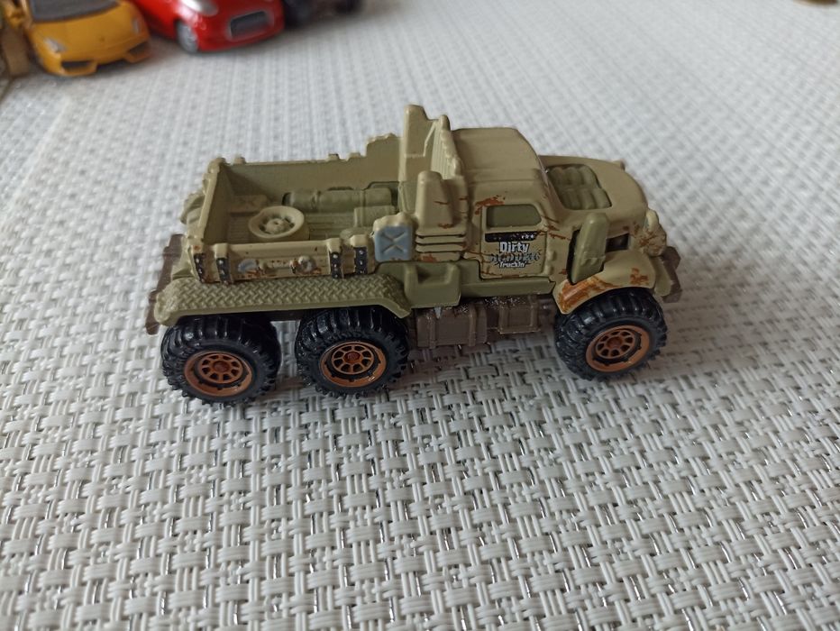 Samochodzik road mauler matchbox
