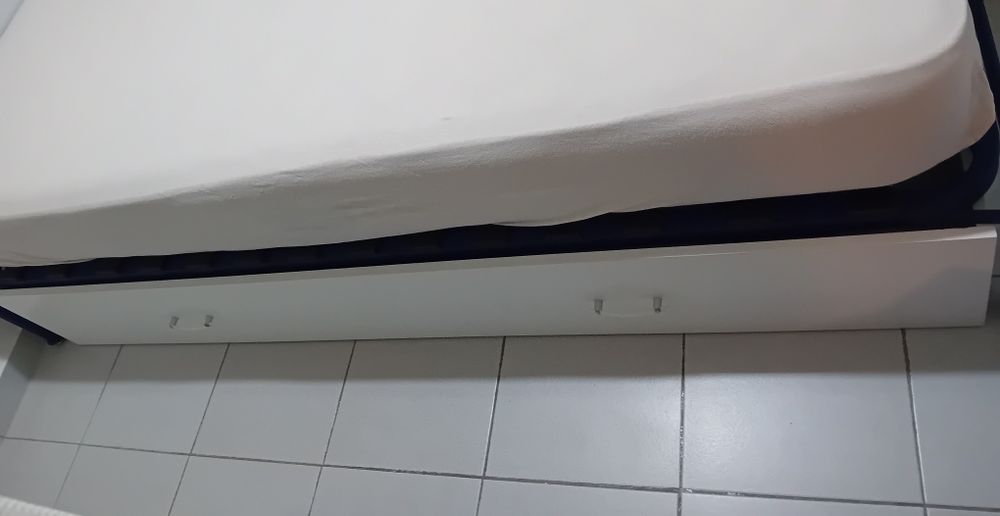 Gavetão para colchão de solteiro praticamente nova