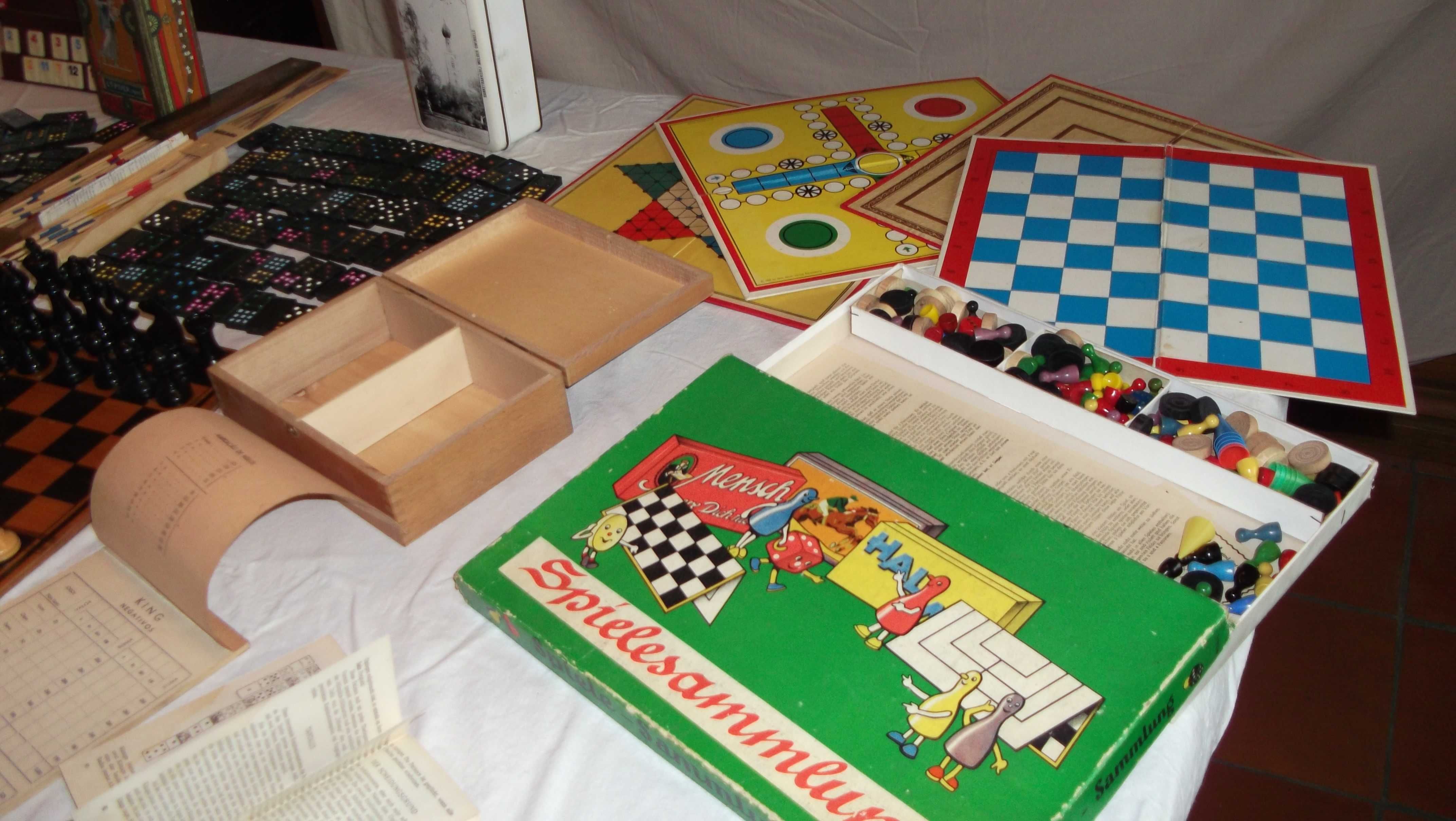 CONJUNTO DE 11 x JOGOS DE MESA
