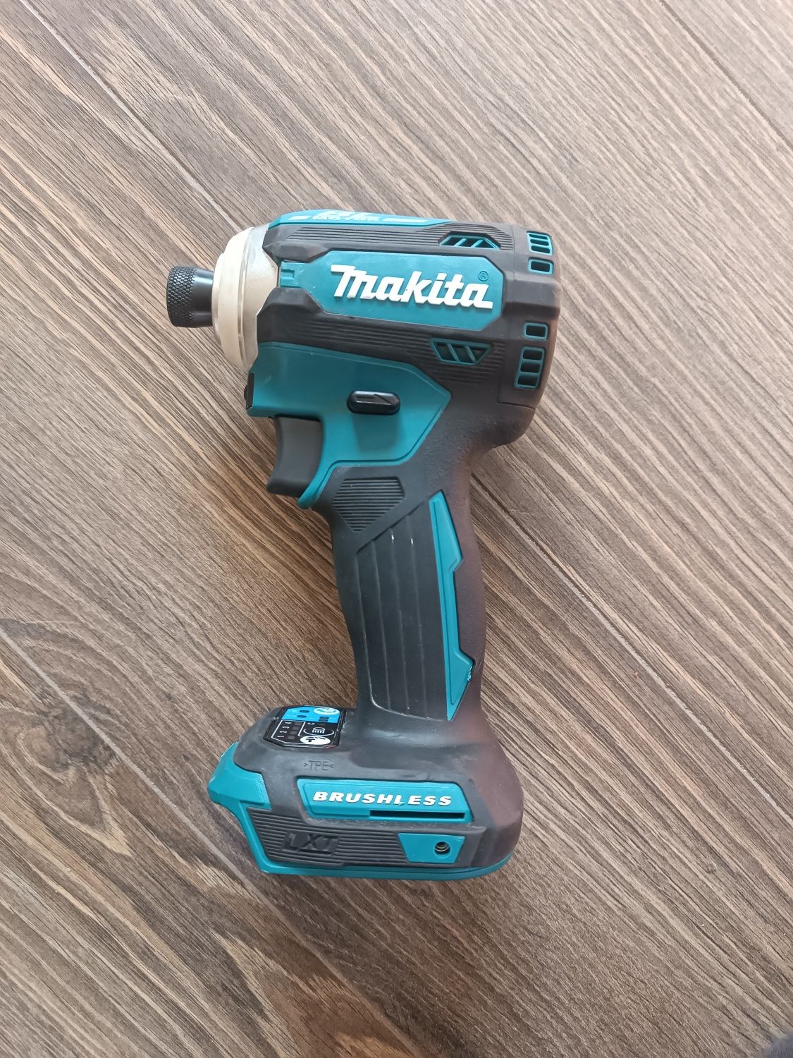 Акумуляторний шуруповерт Makita XDT16.18v