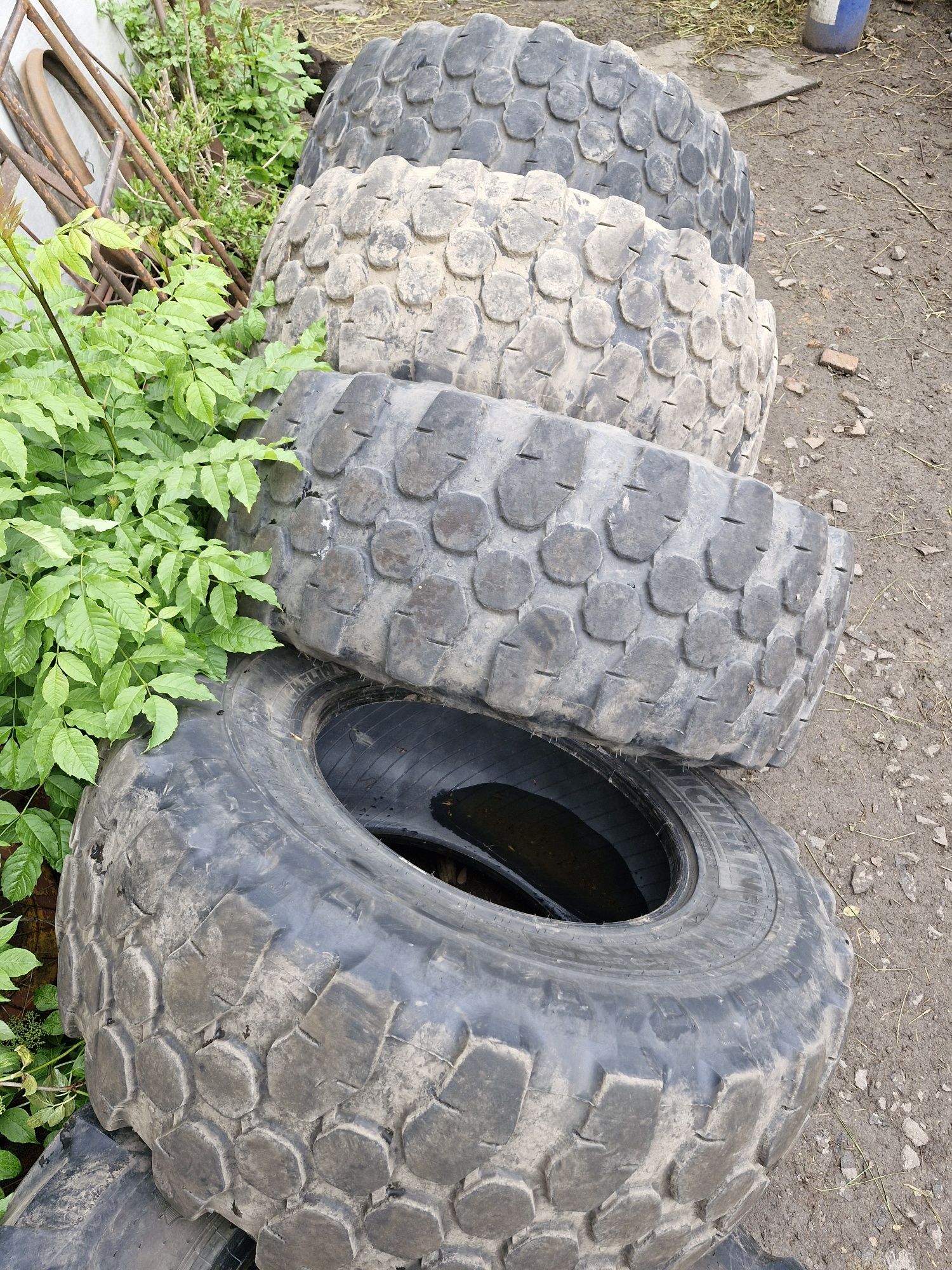Шини,резина 460 70 R 24 до фронтальних наватажуважів Manitou,JCB