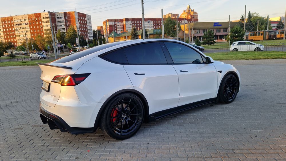 Tesla model Y Performance