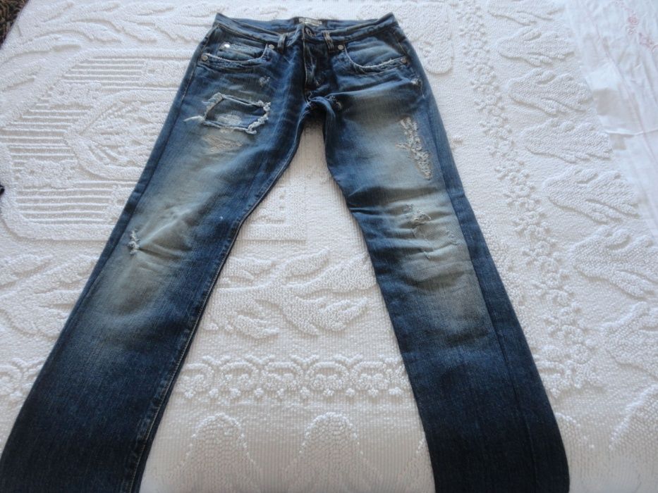 Vendo jeans Dirk Bikkembergs de corte italiano em ótimo estado