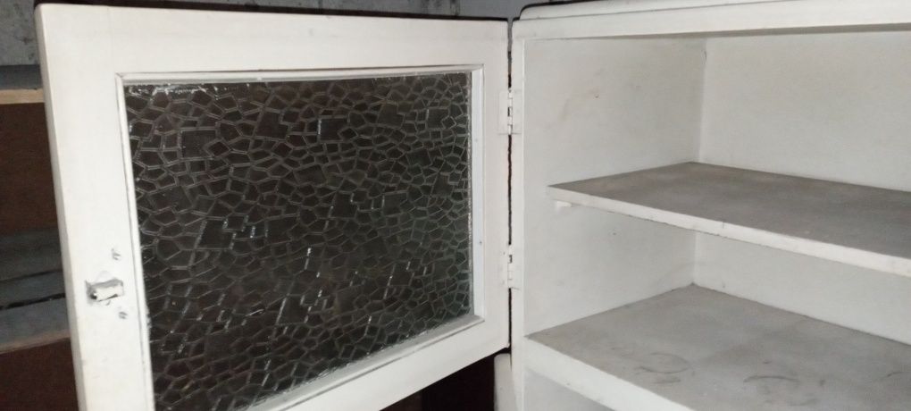 Kredens kuchenny PRL