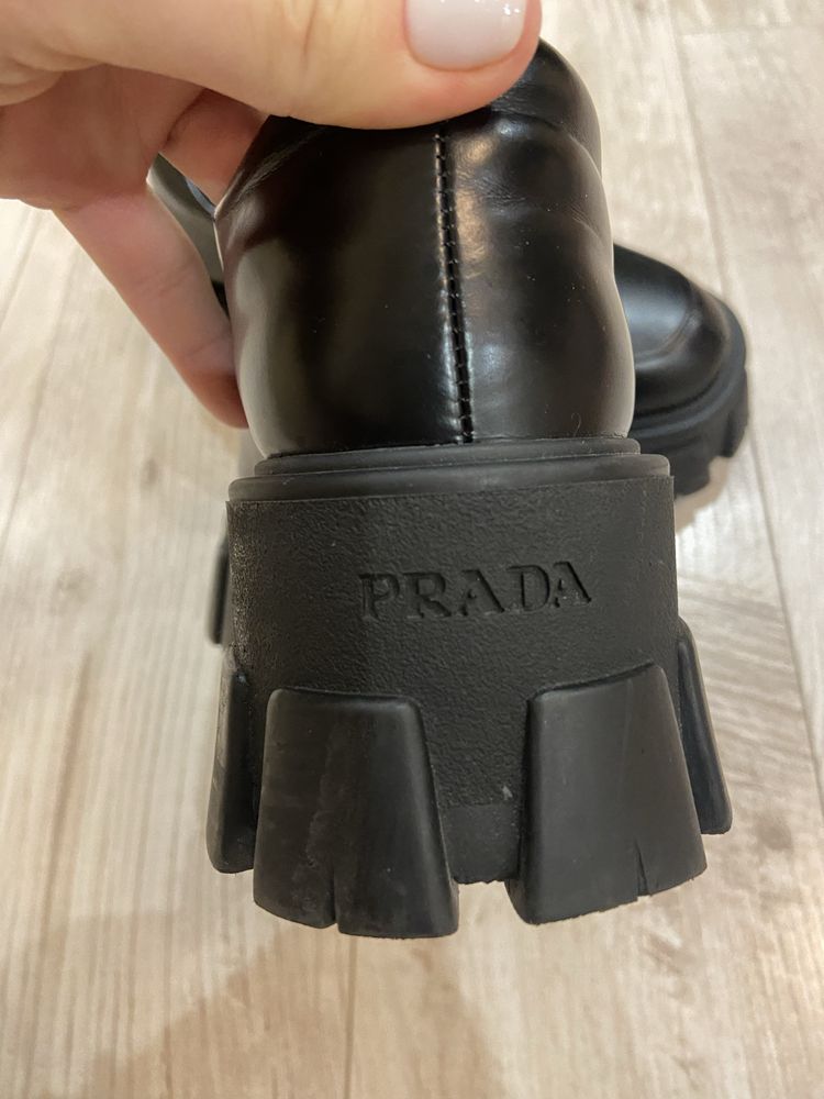 Розпродаж! Шкіряні лофери Prada, оригінал 35 розмір