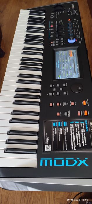 Yamaha MODX 6 (Roland, Korg, Moog, Nord)
