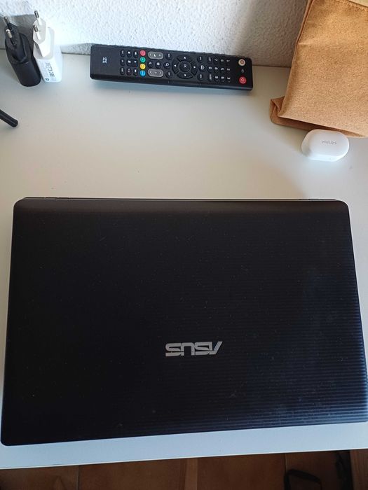 Portatil Asus K55DR a funcionar, sem carregador. Ideal para peças.