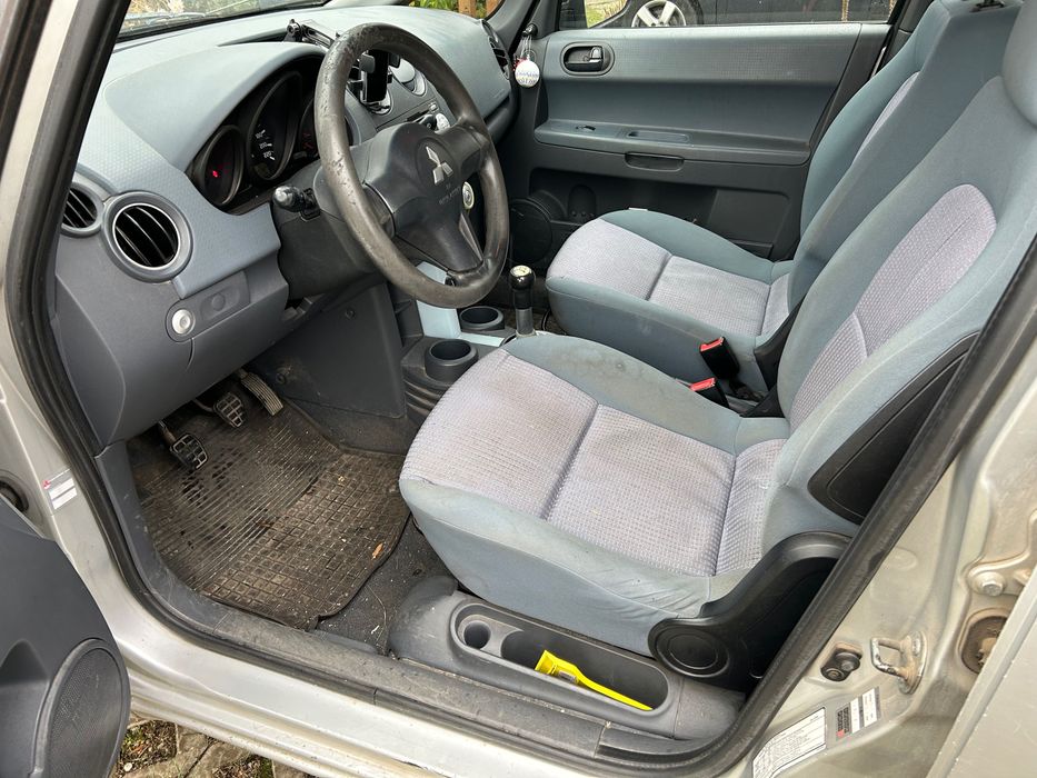 Mitsubishi colt srebrny 2004