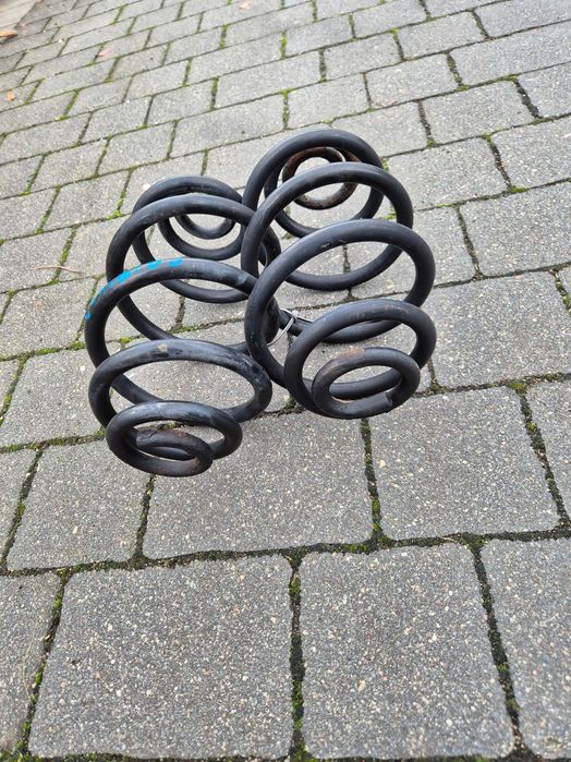 vw passat b5 kombi sprężyna sprężyny tył tylne komplet