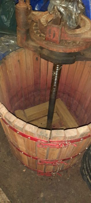 Prensa de vinho em madeira