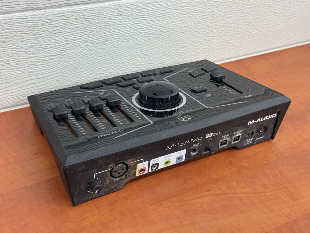 Interfejs studyjny m audio dual rgb na czesci uszkodzony