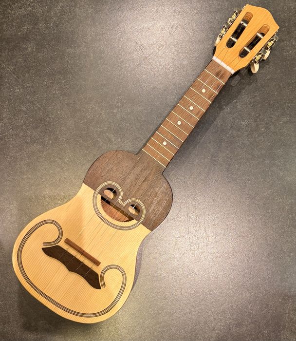 Cavaquinho boca de raia