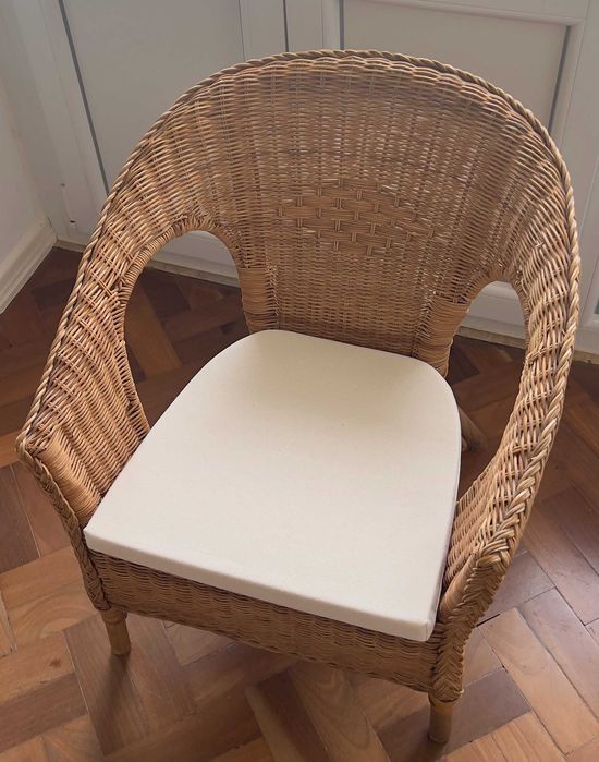 Cadeirão de vime com almofada IKEA