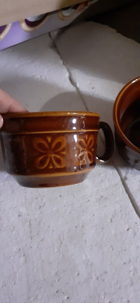 2 kubeczki-czarki z brązowej ceramiki