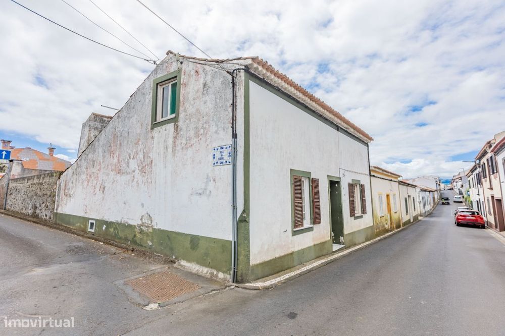 Moradia no Pico da Pedra