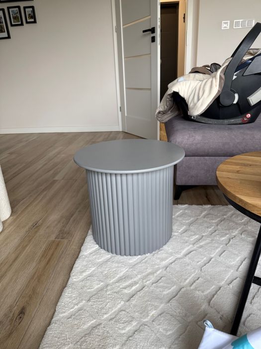 Stolik ryflowany szary