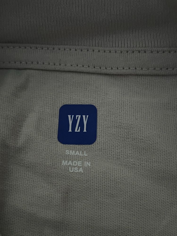 Yeezy gap tee Size S fit M/L