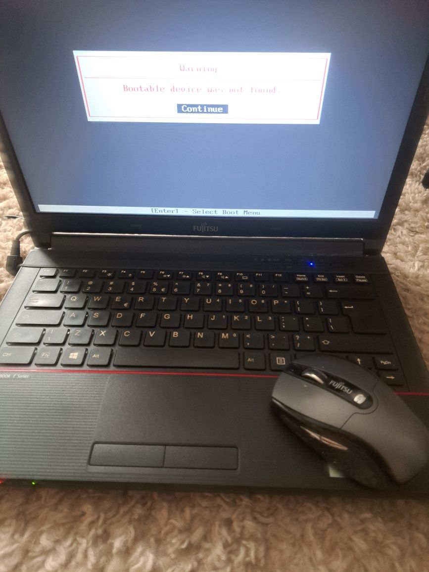 Laptop fujitsu bateria trzyma 1.5h
