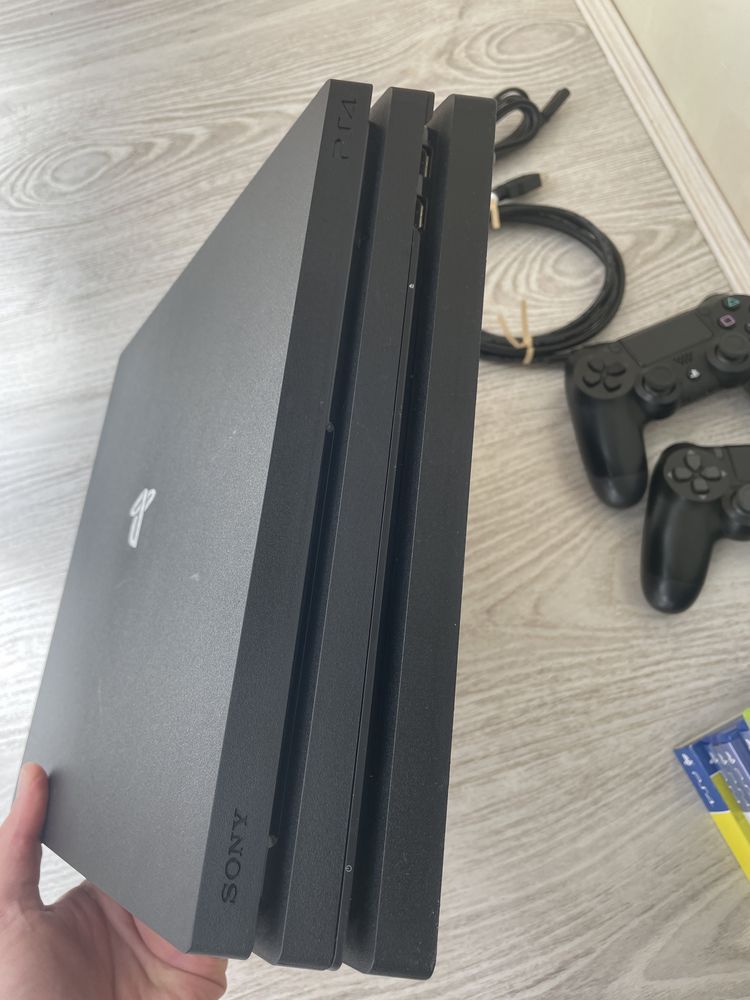 Ps4pro 1 tb + 2 геймпади + fifa