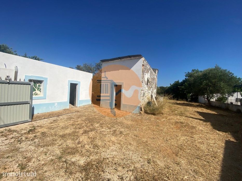 Moradia com terreno e varios anexos - 1000m2 - Moncarapacho e Fuzet...