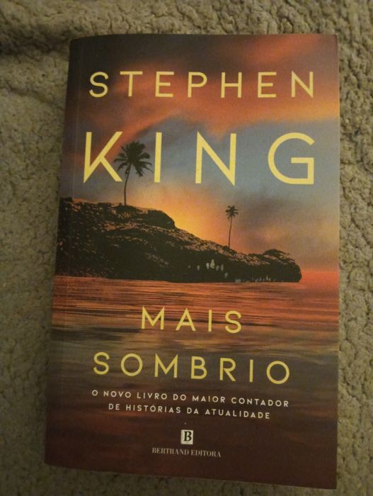 Vendo livro de Stephen King " MAIS SOMBRIO"
