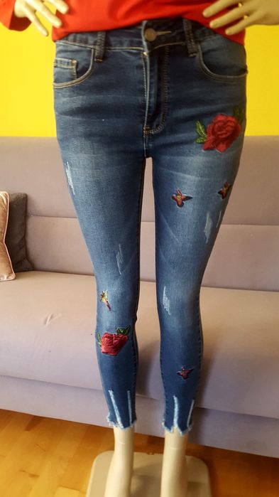 Jeansy, haft, róże, kwiaty