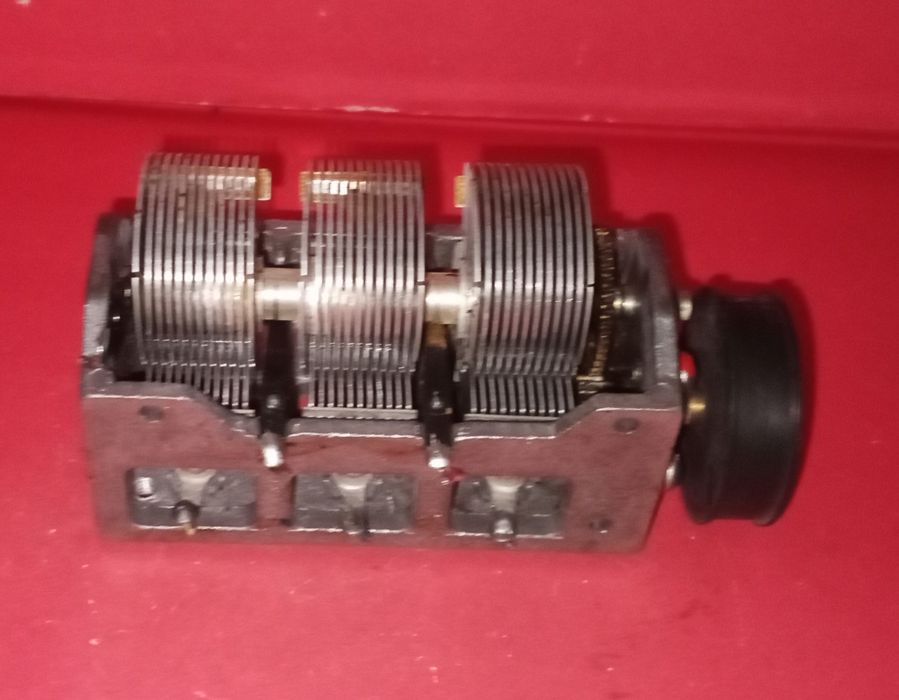 Конденсатор переменной емкости КВП 3-10/430 пФ