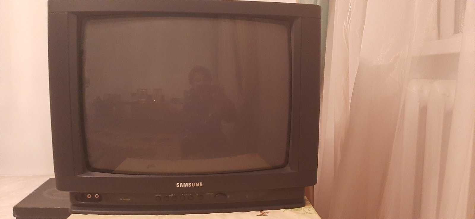 Продаю телевизор Samsung
с пультом