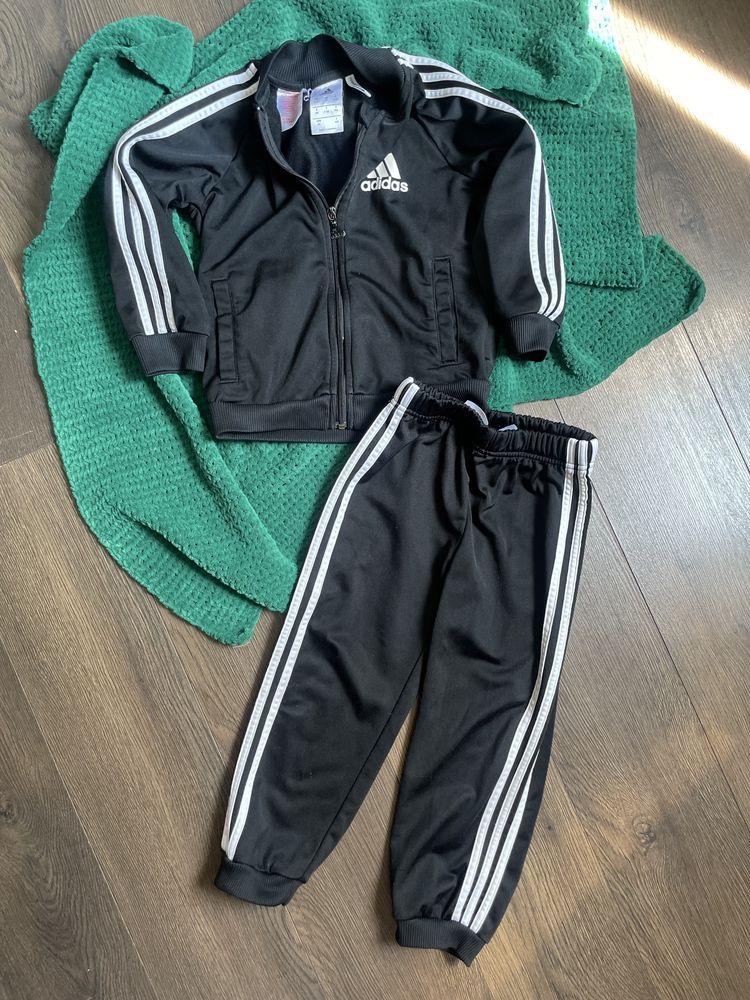 Чорний  оригінальний спортивний костюм adidas 3-4 років