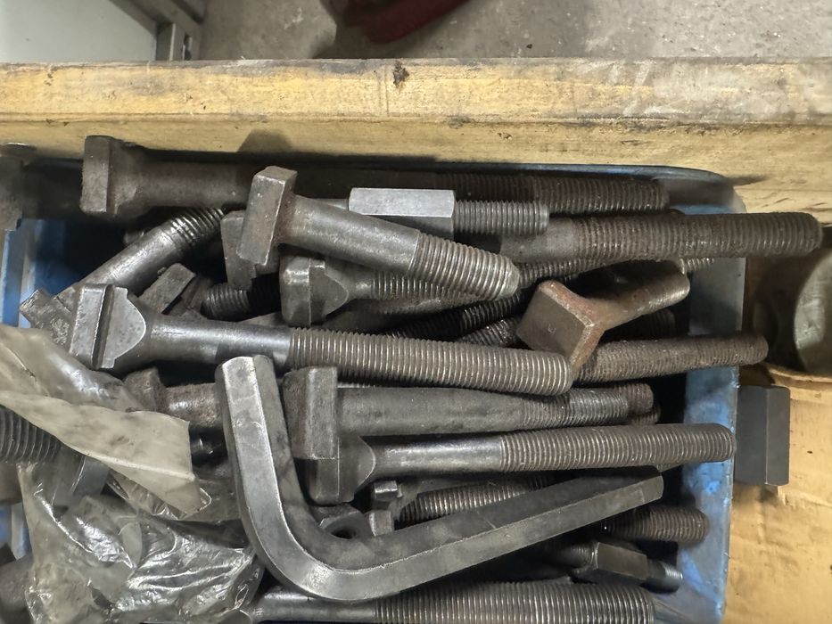 Mocowania do stolu frezarki