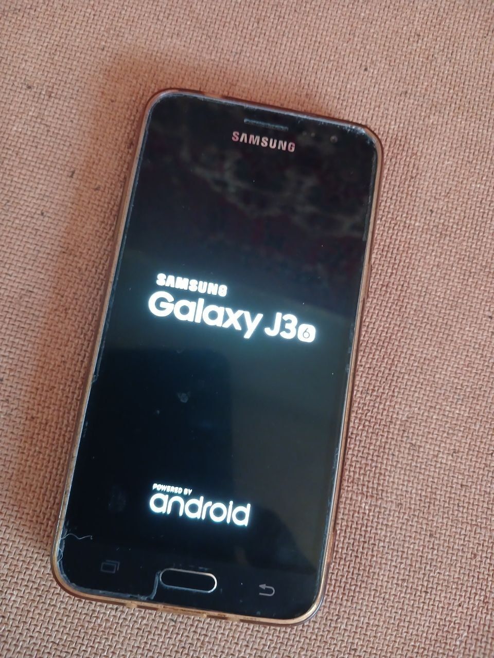 Мобильный телефон Galaxy J3(2016)
