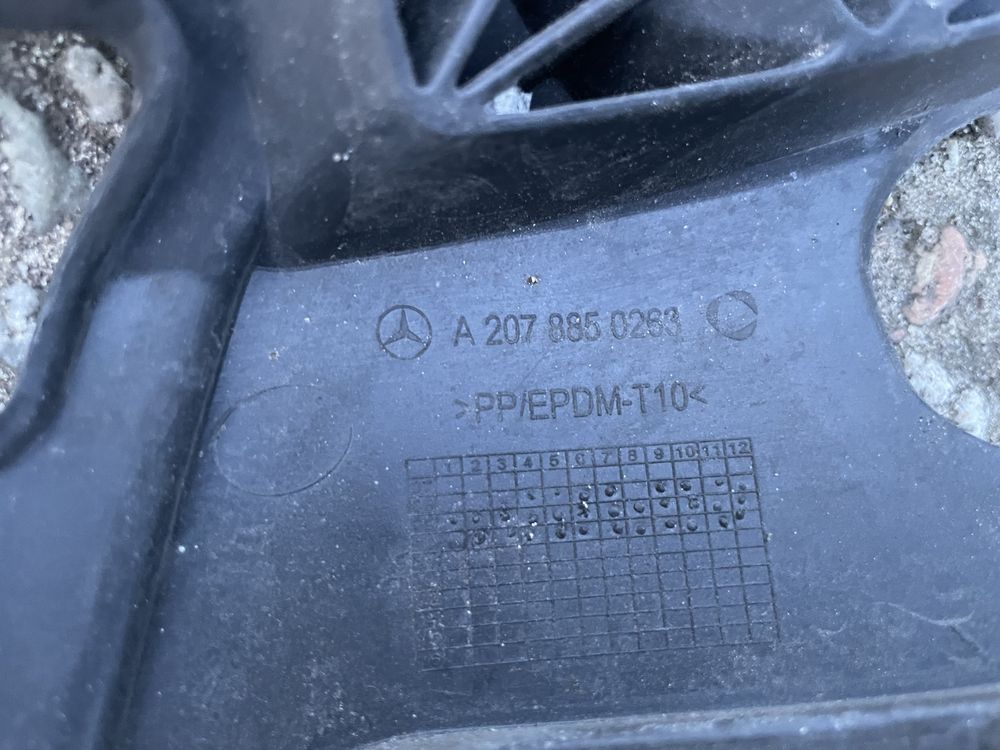 Slizg mocowanie zderzaka prawy lewy Mercedes E klasa w207 w212 Amg