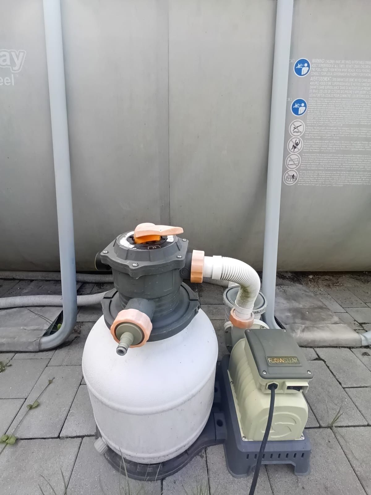 Sprzedam basen 640x274x132 + pompa piaskowa + drabinka.