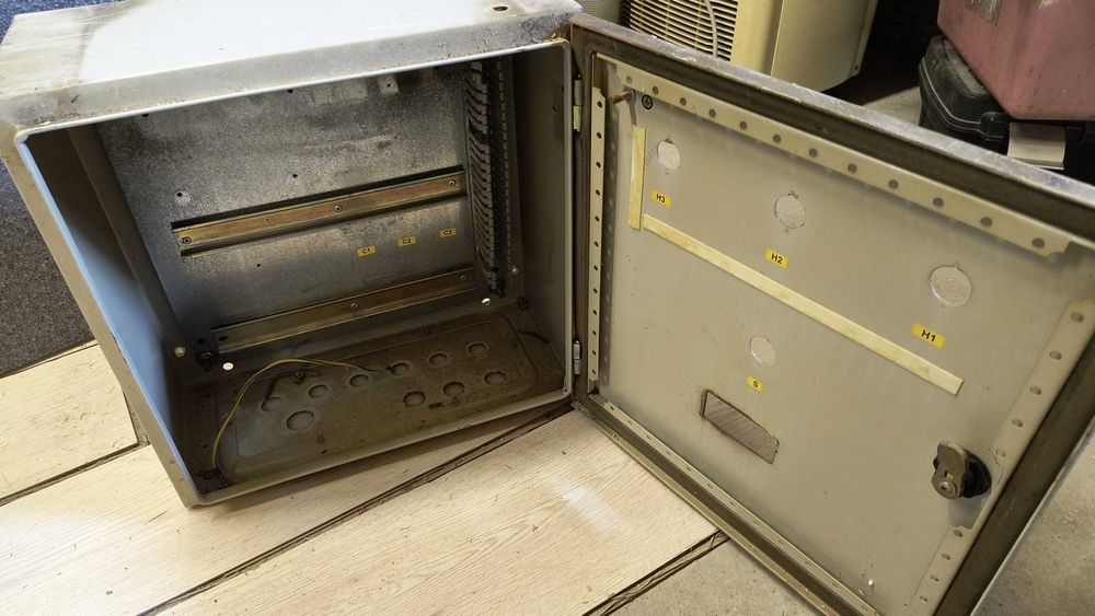 Obudowa metalowa rozdzielnica z płytą montażową 400x400x200