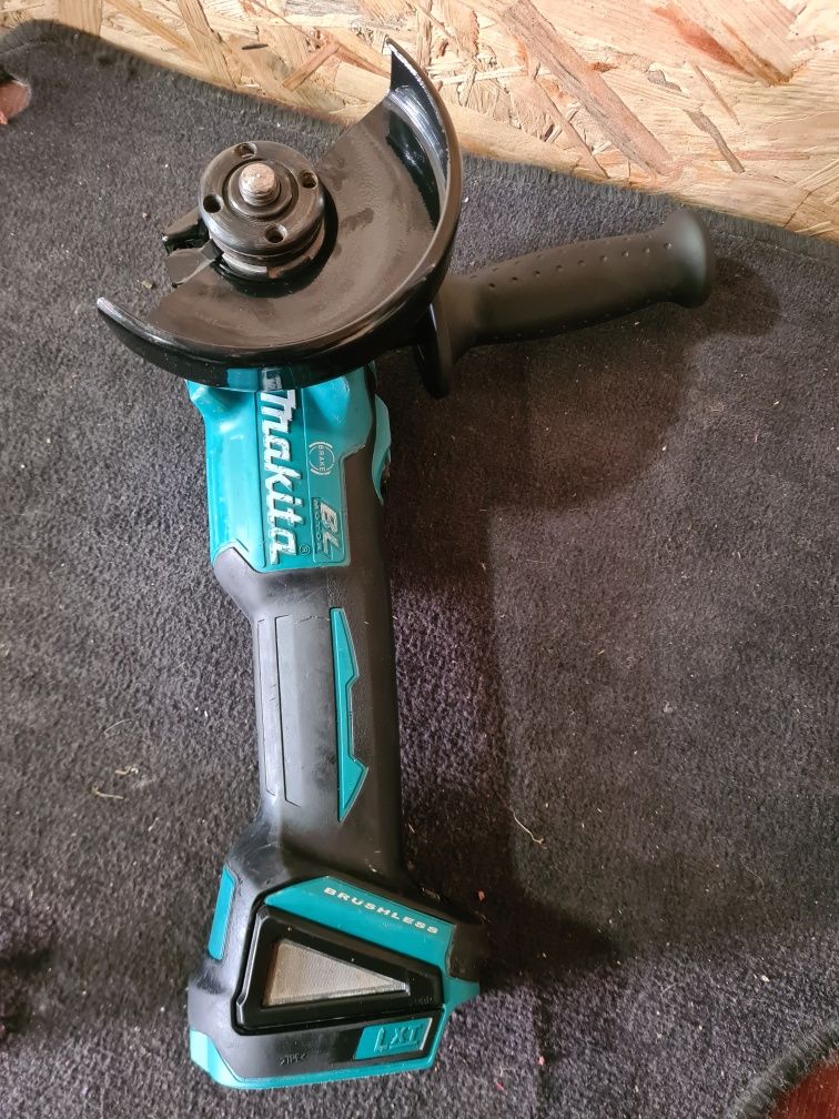 Акумуляторна болгарка makita dga 506