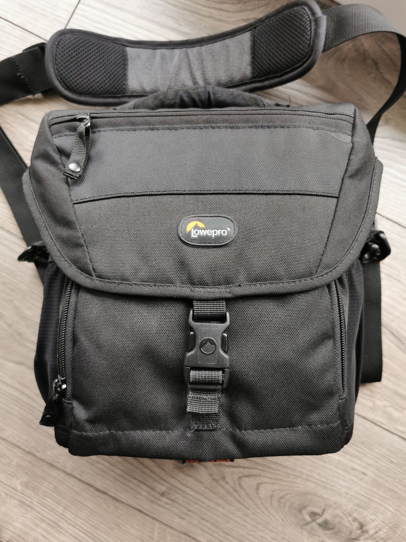 Torba Lowepro Nova 170 AW black